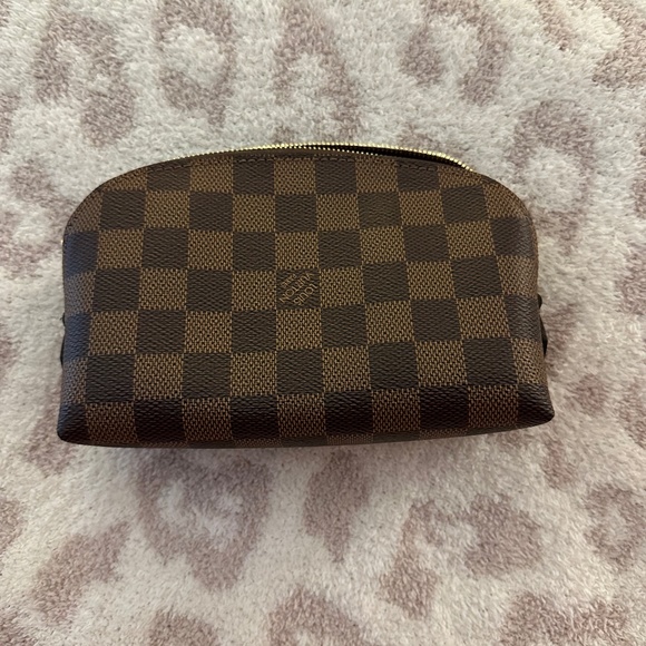 Louis Vuitton makeup bag - Picture 1 of 1